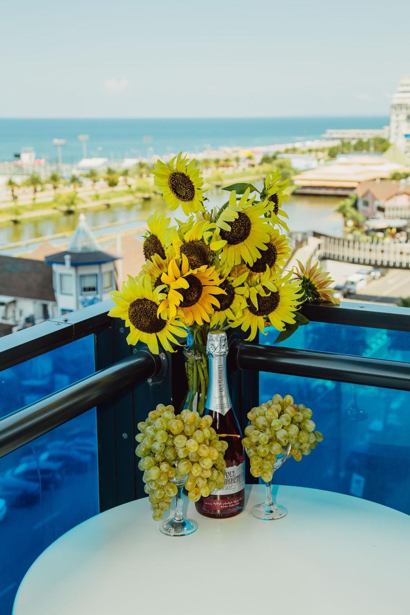 Sea ​​View In Orbi City Batumi Exteriör bild